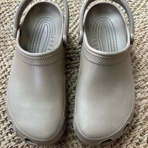 Crocs Classic Slip On Clogs Men’s 11 Tan, Excellent Condition